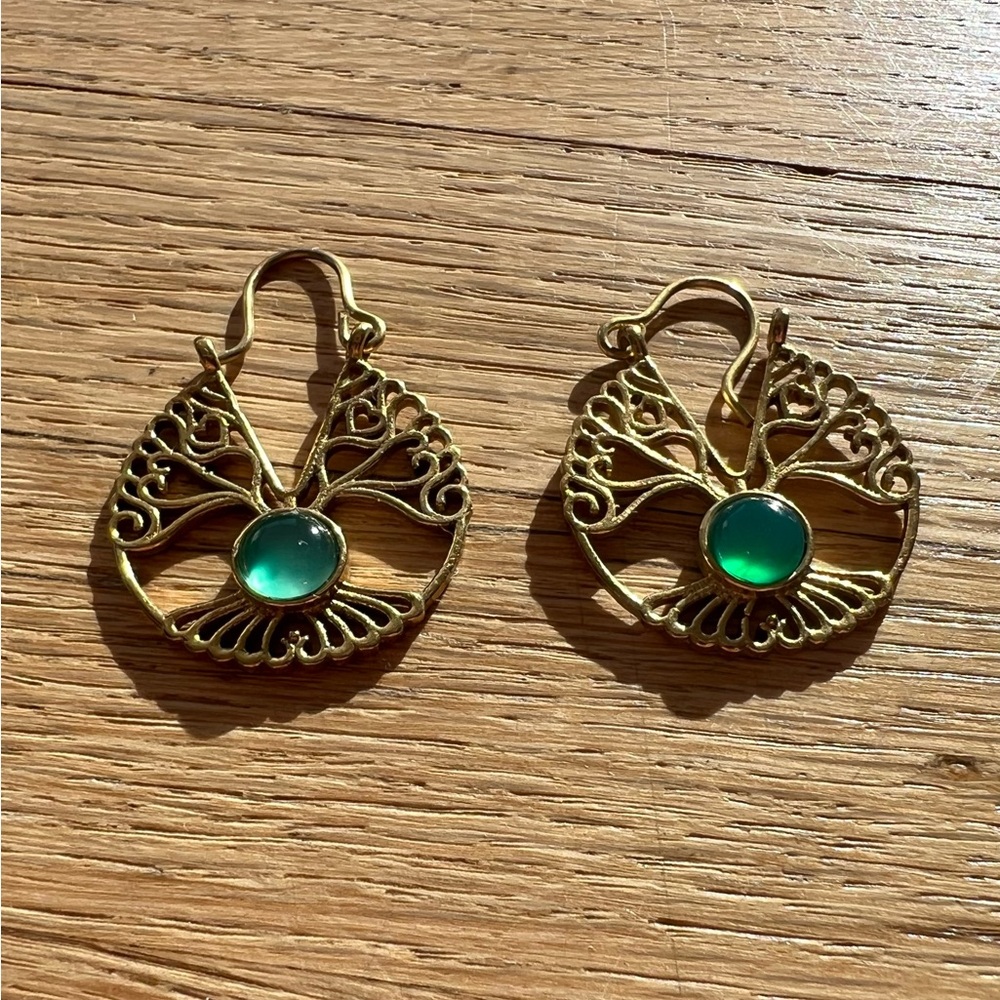 NWOT Celtic Elven Tree of Life Earrings with Green Gem